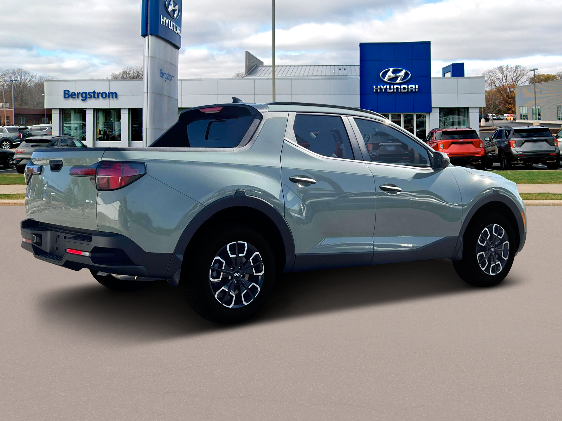 2024 Hyundai SANTA CRUZ Vehicle Photo in Green Bay, WI 54304