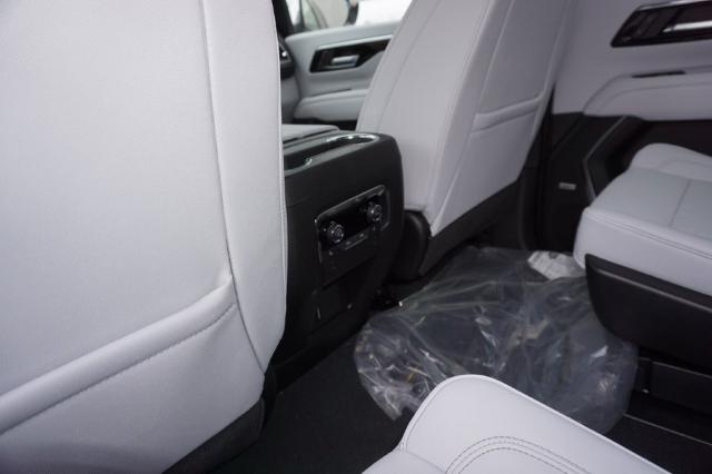 2025 Chevrolet Suburban Vehicle Photo in FAIRMONT, WV 26554-2318