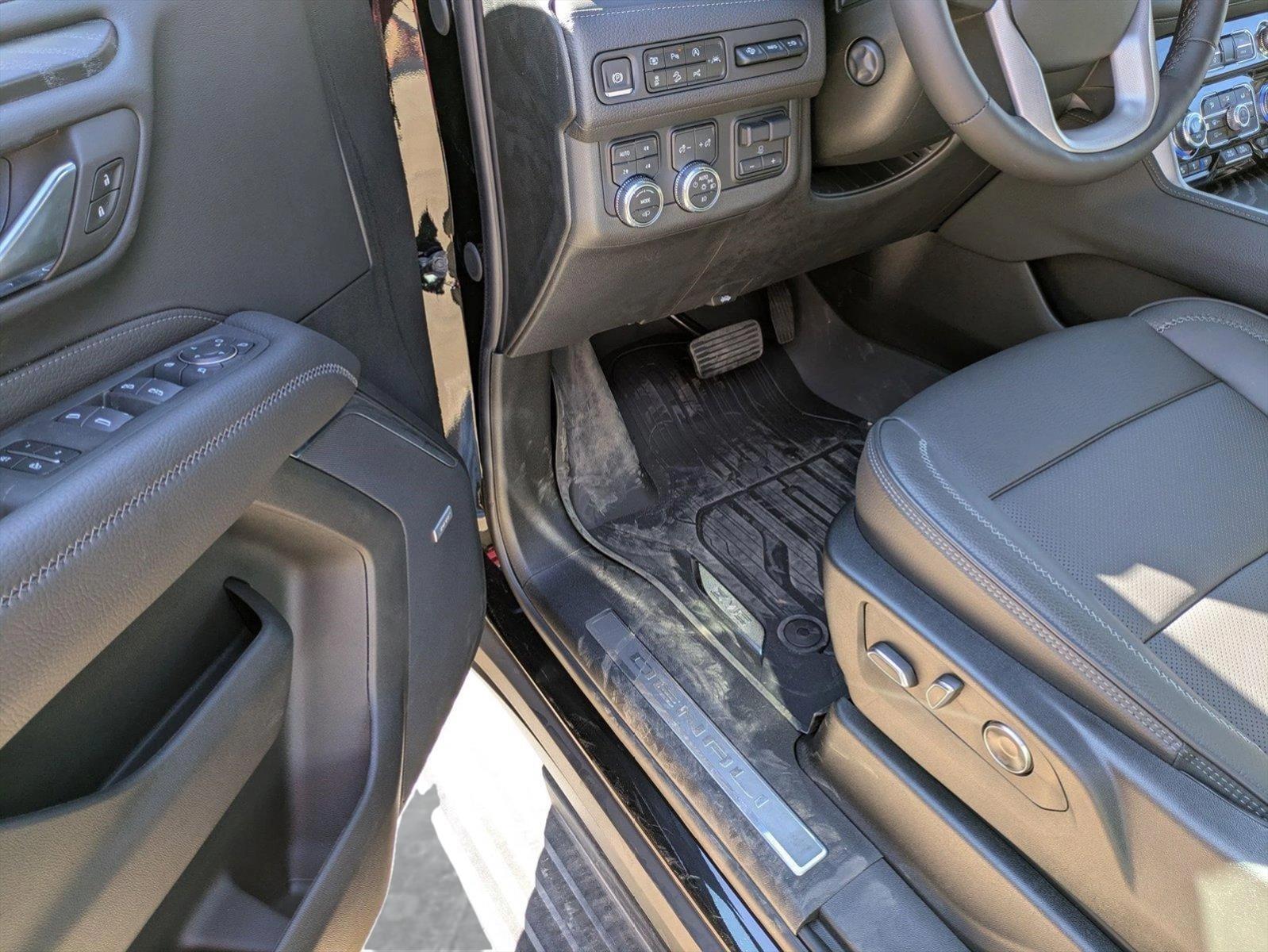 2024 GMC Yukon XL Vehicle Photo in GOLDEN, CO 80401-3850