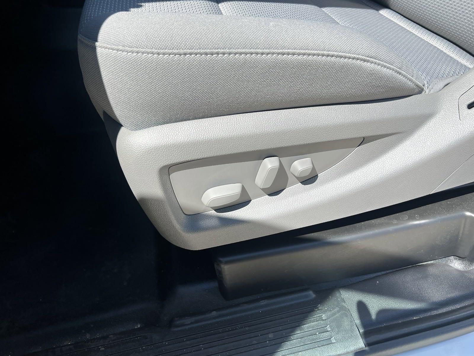 2024 Chevrolet Silverado 6500 HD Vehicle Photo in GEORGETOWN, TX 78626-7508