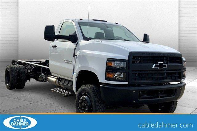 2024 Chevrolet Silverado 5500 HD Vehicle Photo in TOPEKA, KS 66609-0000