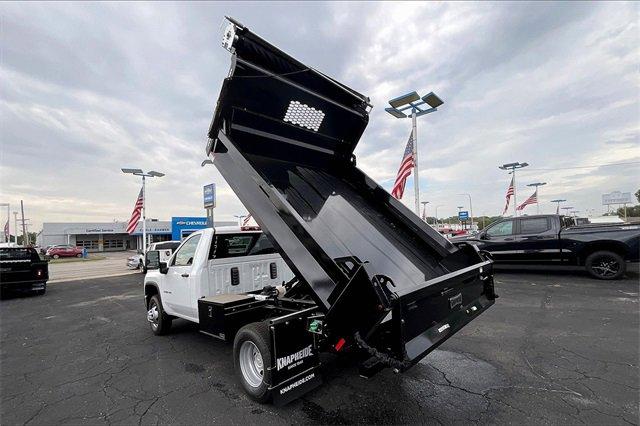 2024 Chevrolet Silverado 3500 HD Chassis Cab Vehicle Photo in INDEPENDENCE, MO 64055-1314