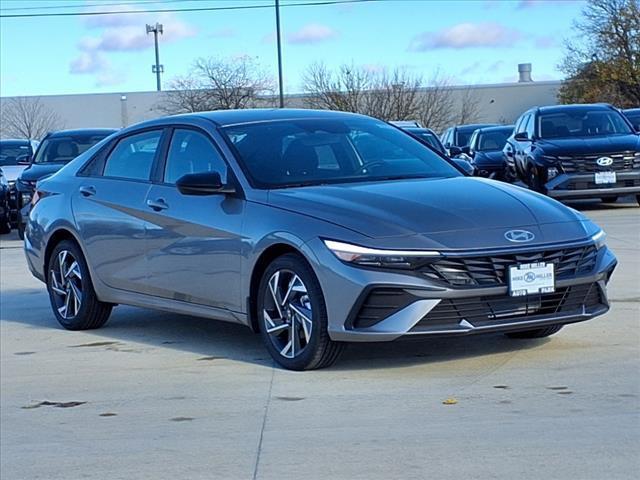 2025 Hyundai ELANTRA Vehicle Photo in Peoria, IL 61615