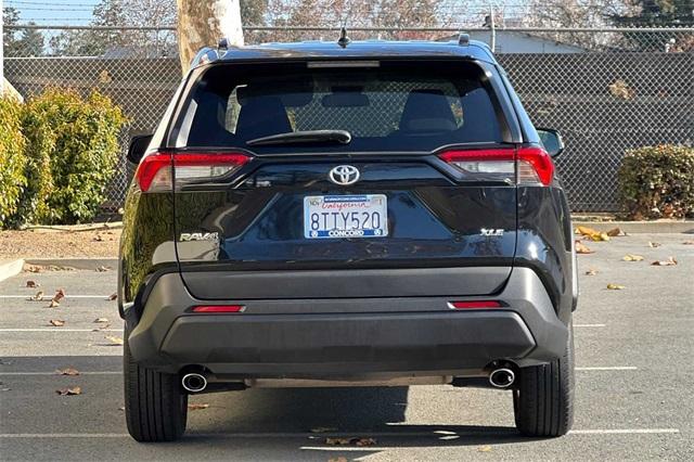 2021 Toyota RAV4 XLE photo 5