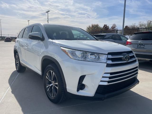 2019 Toyota Highlander Vehicle Photo in Grapevine, TX 76051