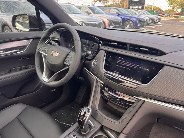 2025 Cadillac XT6 Vehicle Photo in DELRAY BEACH, FL 33483-3294