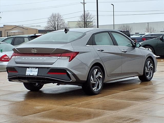 2025 Hyundai ELANTRA Vehicle Photo in Peoria, IL 61615