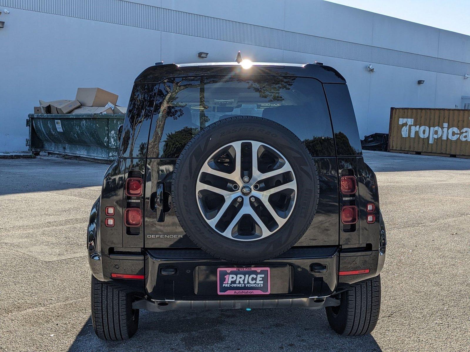 2024 Land Rover Defender Vehicle Photo in GREENACRES, FL 33463-3207