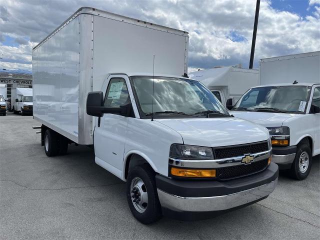 2023 Chevrolet Express Cutaway 3500 Vehicle Photo in ALCOA, TN 37701-3235