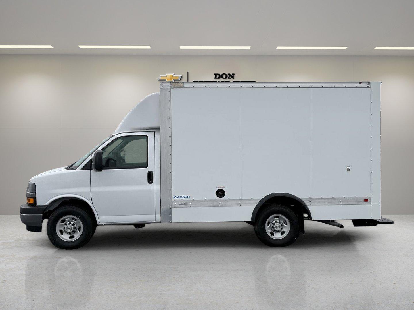 2024 Chevrolet Express Cutaway 3500 Vehicle Photo in GEORGETOWN, TX 78626-7508