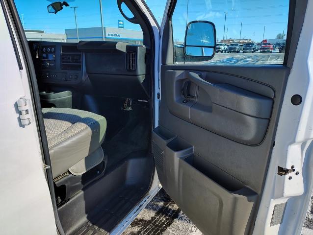 2015 Chevrolet Express Passenger 3500 Vehicle Photo in GREEN BAY, WI 54304-5303