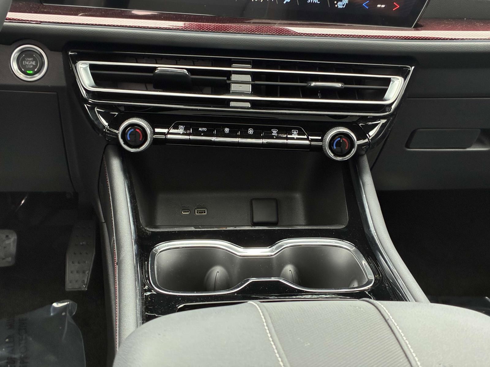2025 Chevrolet Traverse Vehicle Photo in LOS ANGELES, CA 90007-3794