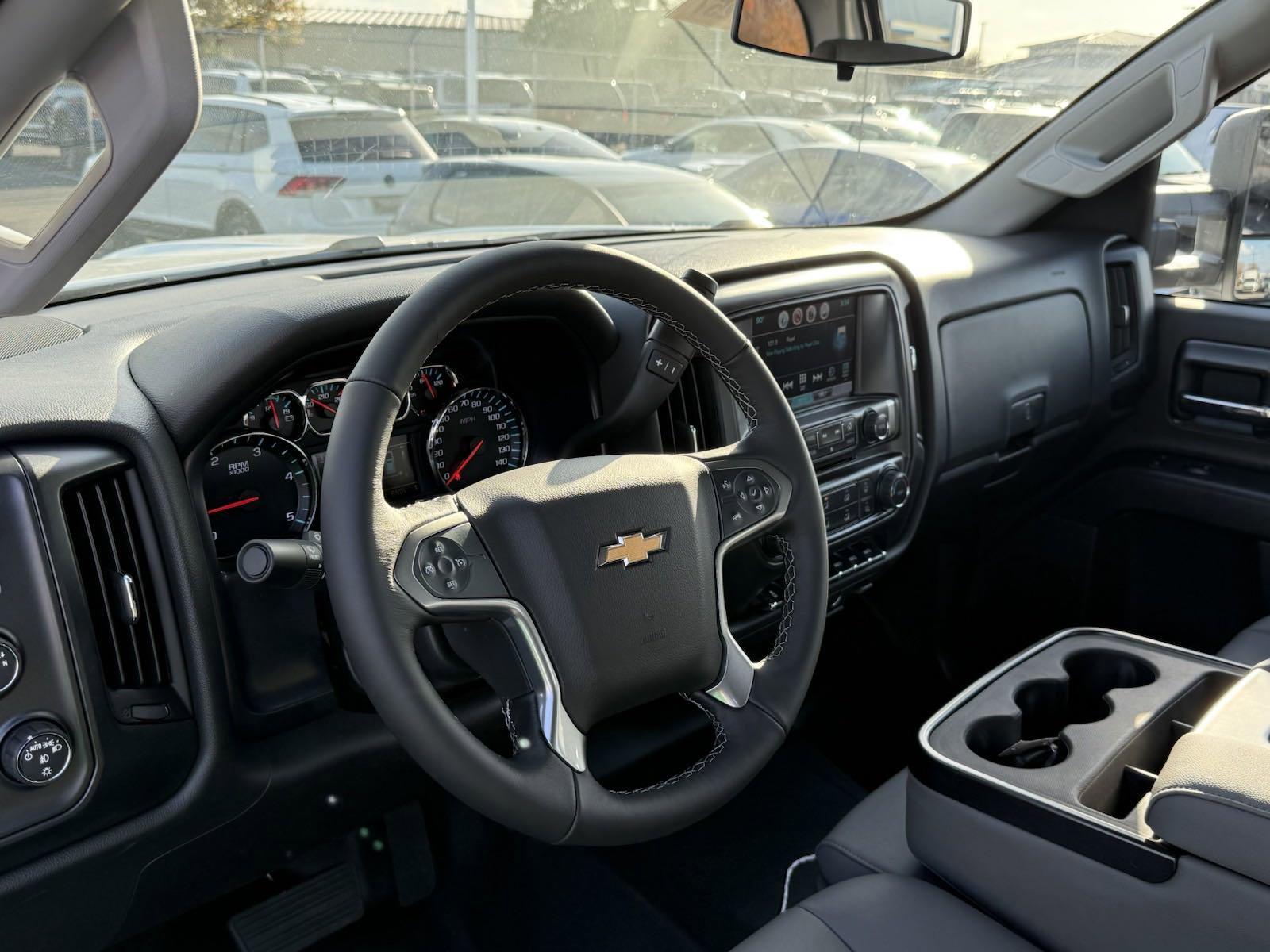 2024 Chevrolet Silverado 5500 HD Vehicle Photo in GEORGETOWN, TX 78626-7508