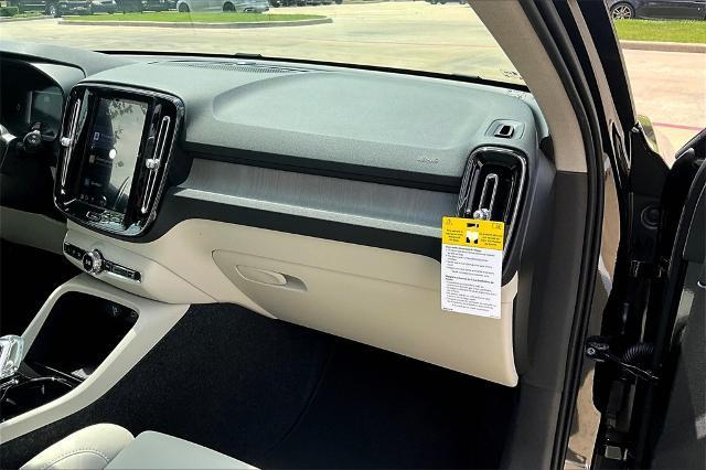 2025 Volvo XC40 Vehicle Photo in Houston, TX 77007