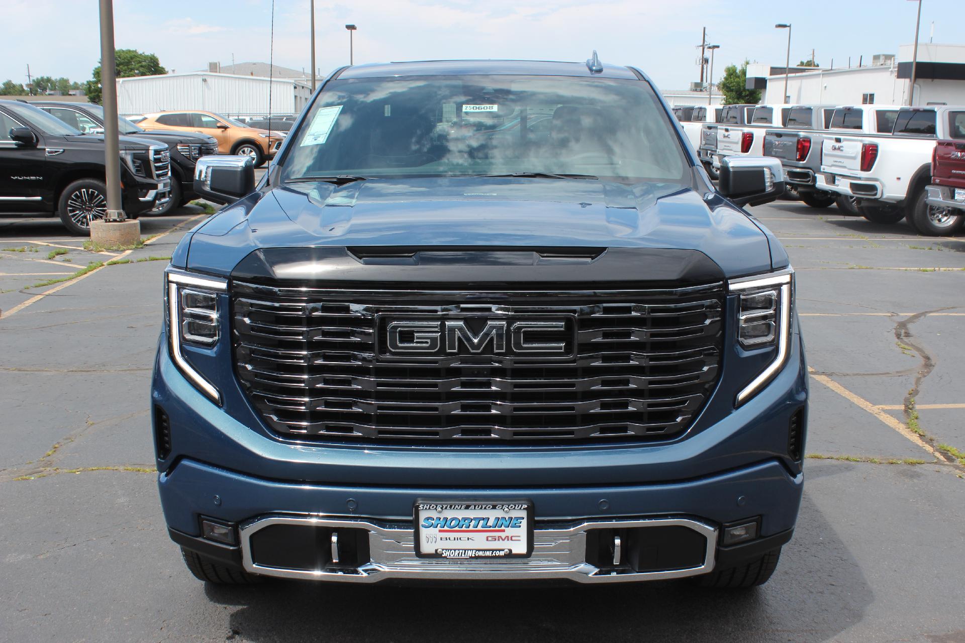 2025 GMC Sierra 1500 Vehicle Photo in AURORA, CO 80012-4011