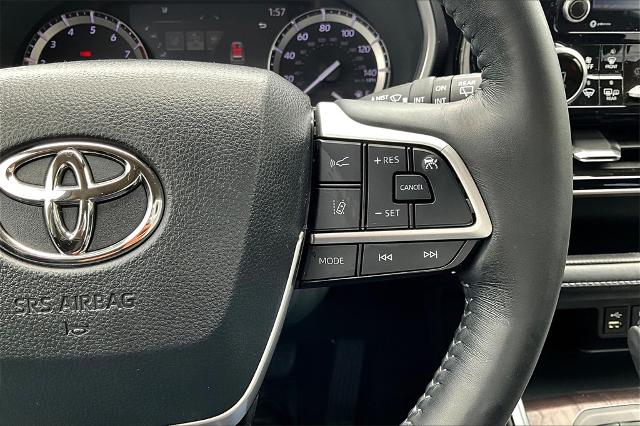 2022 Toyota Highlander Vehicle Photo in Houston, TX 77007