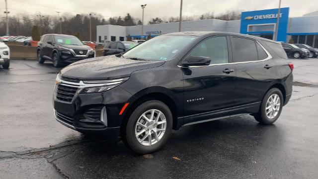 2022 Chevrolet Equinox Vehicle Photo in MOON TOWNSHIP, PA 15108-2571