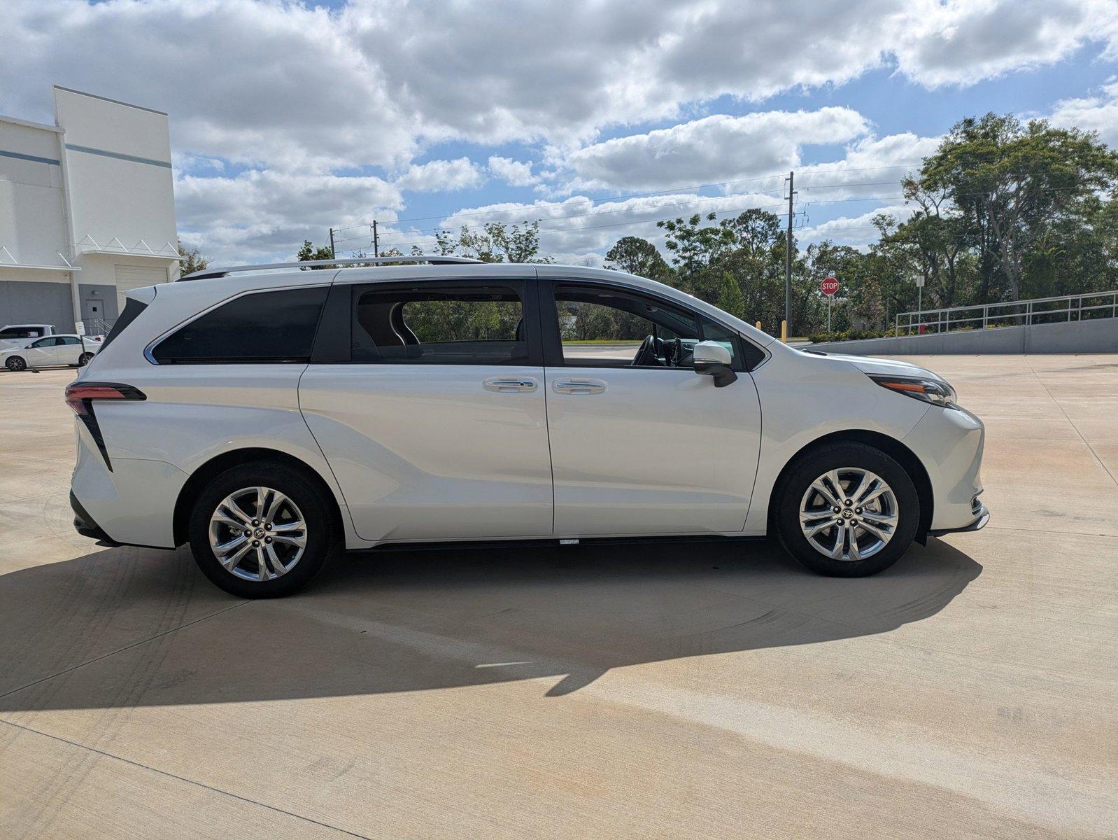 2024 Toyota Sienna Vehicle Photo in Winter Park, FL 32792