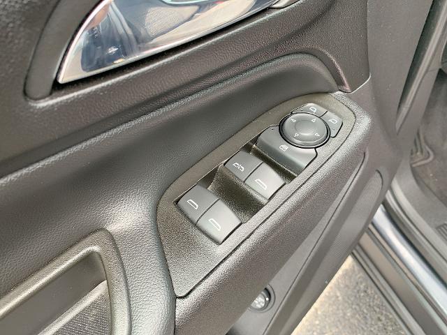 2023 Chevrolet Equinox Vehicle Photo in MOON TOWNSHIP, PA 15108-2571