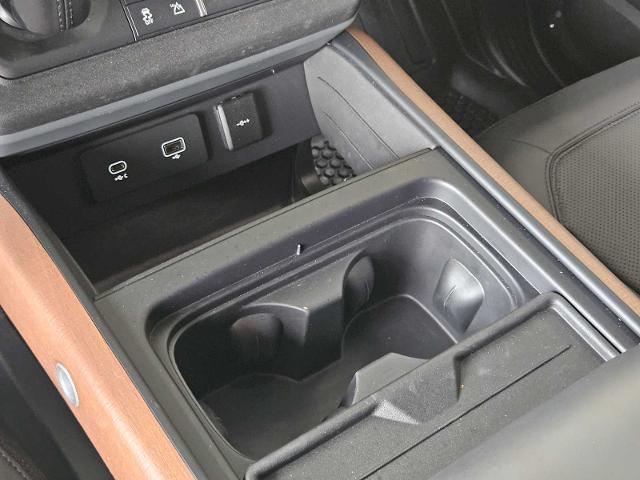 2024 Defender Vehicle Photo in AUSTIN, TX 78717