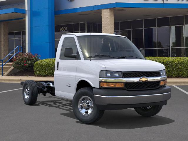 2025 Chevrolet Express Cutaway 3500 Vehicle Photo in GEORGETOWN, TX 78626-7508