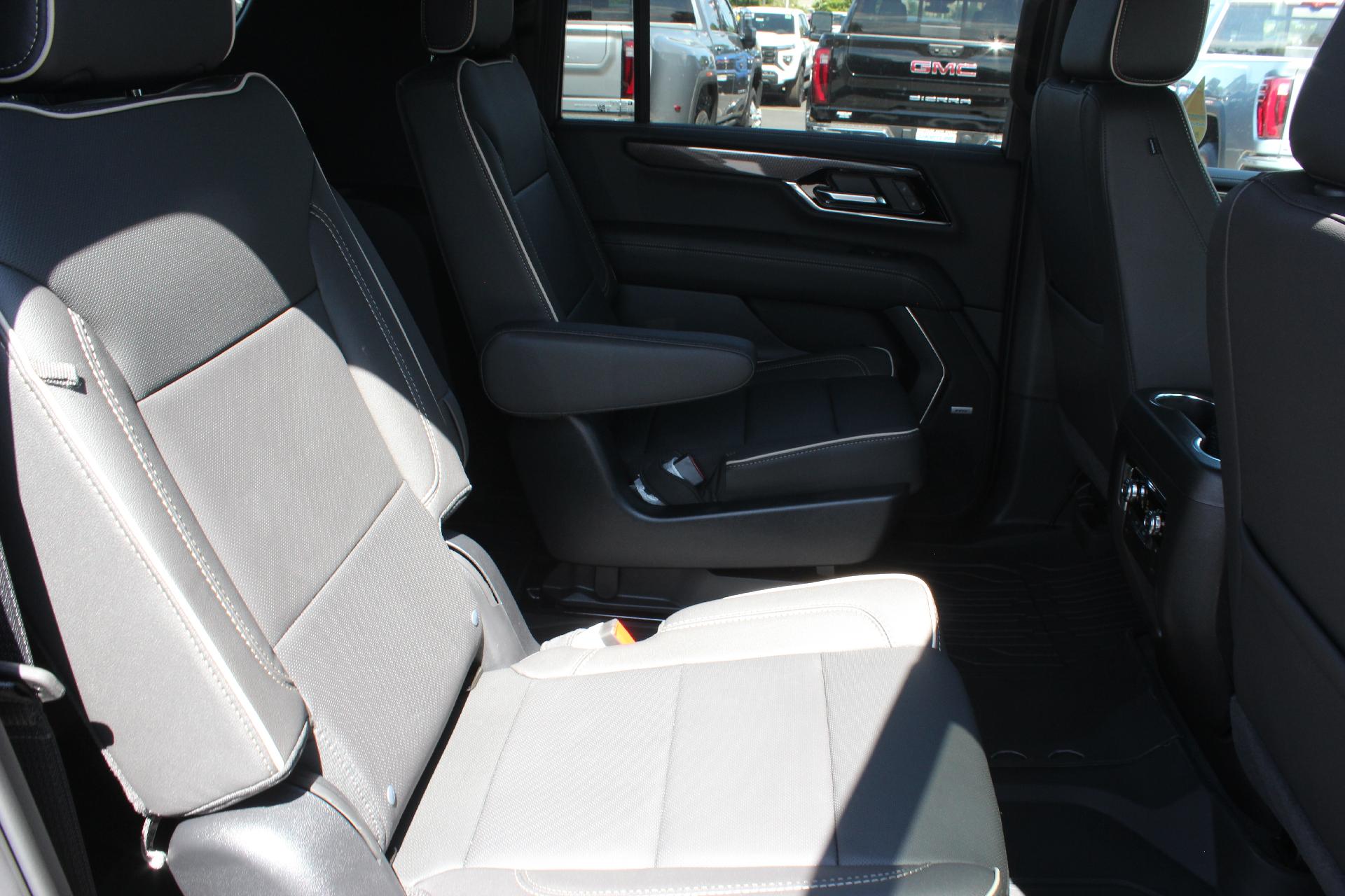 2025 GMC Yukon XL Vehicle Photo in AURORA, CO 80012-4011