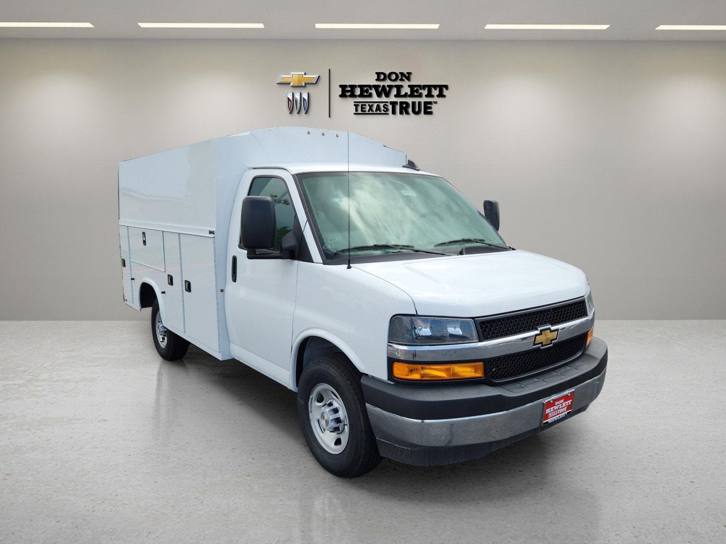 2025 Chevrolet Express Cutaway 3500 Vehicle Photo in GEORGETOWN, TX 78626-7508