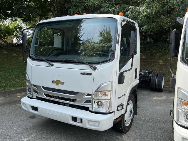 2024 Chevrolet Low Cab Forward 4500 Vehicle Photo in ALCOA, TN 37701-3235