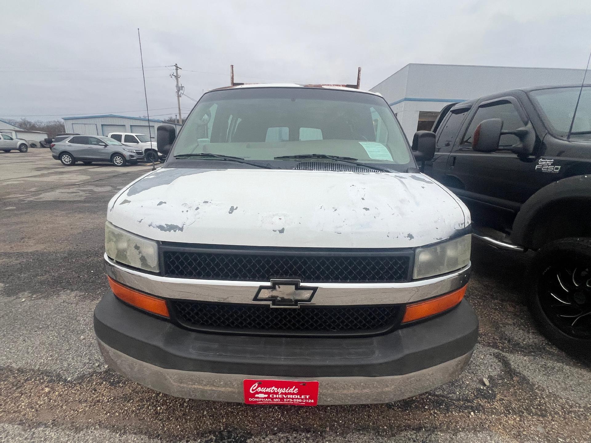 Used 2004 Chevrolet Express Base with VIN 1GCFH15T641172383 for sale in Doniphan, MO