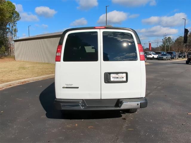 2024 Chevrolet Express Passenger 3500 Vehicle Photo in ALBERTVILLE, AL 35950-0246