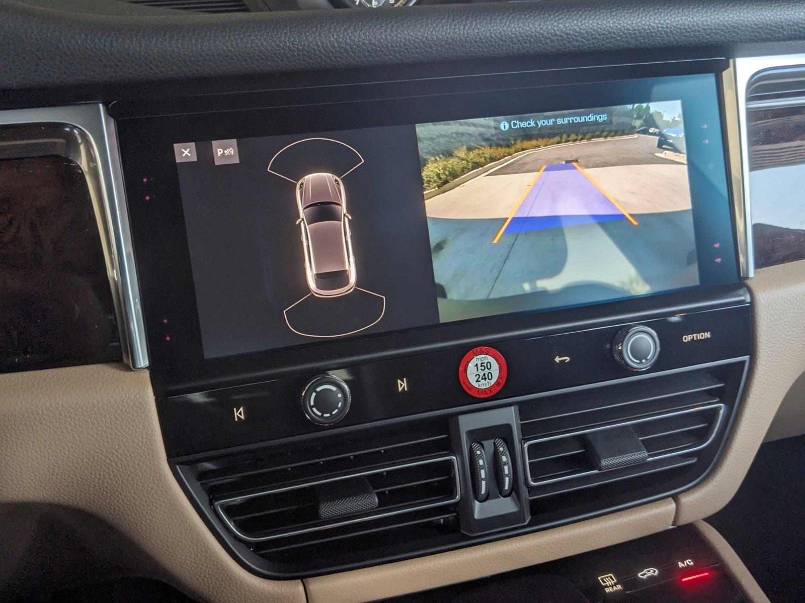 2024 Porsche Macan Vehicle Photo in Towson, MD 21204