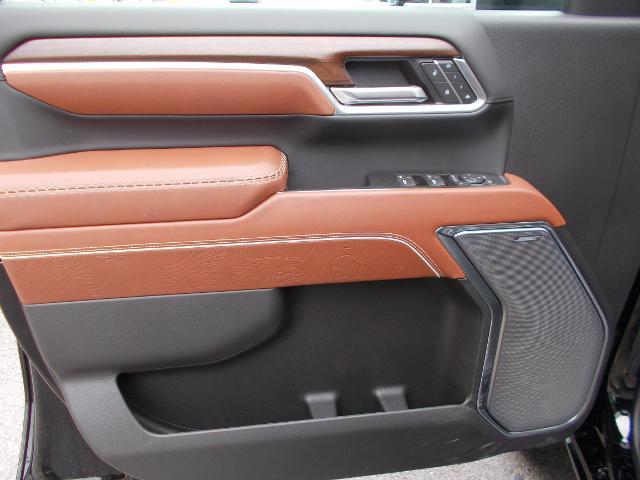 2025 GMC Sierra 2500 HD Vehicle Photo in LOWELL, MA 01852-4336