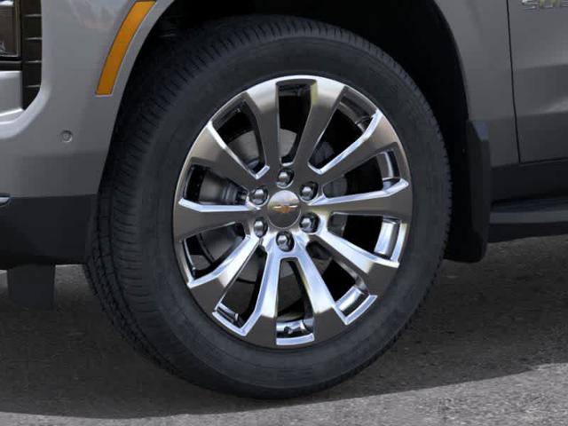 2025 Chevrolet Suburban Vehicle Photo in MOON TOWNSHIP, PA 15108-2571