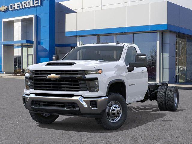 2025 Chevrolet Silverado 3500 HD Chassis Cab Vehicle Photo in DANBURY, CT 06810-5034