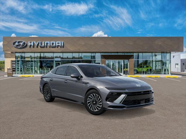 2025 Hyundai SONATA Hybrid Vehicle Photo in Peoria, IL 61615