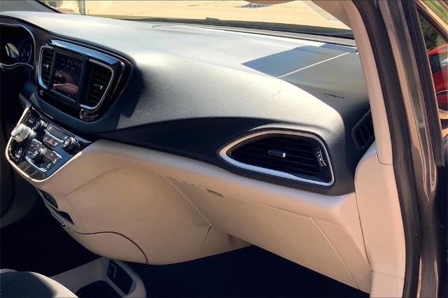 2023 Chrysler Voyager Vehicle Photo in Kansas City, MO 64114