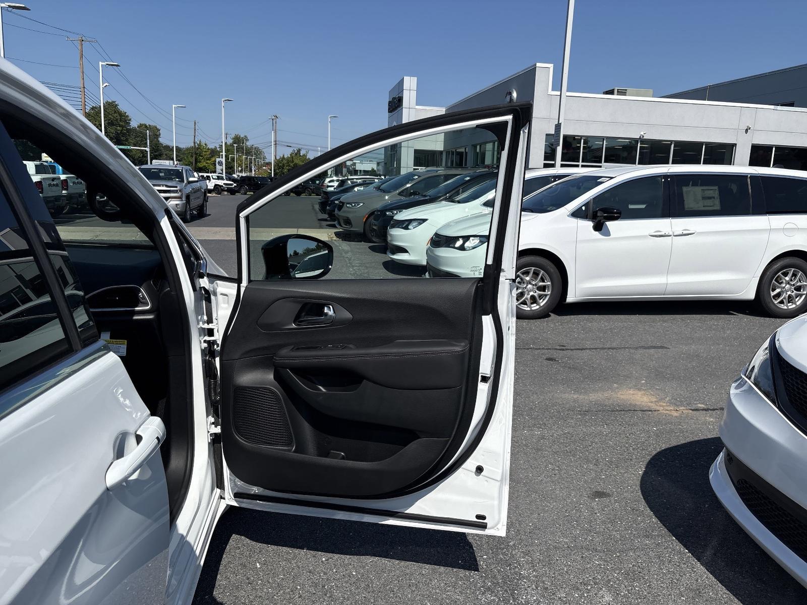 2025 Chrysler Voyager Vehicle Photo in Mechanicsburg, PA 17050-1707
