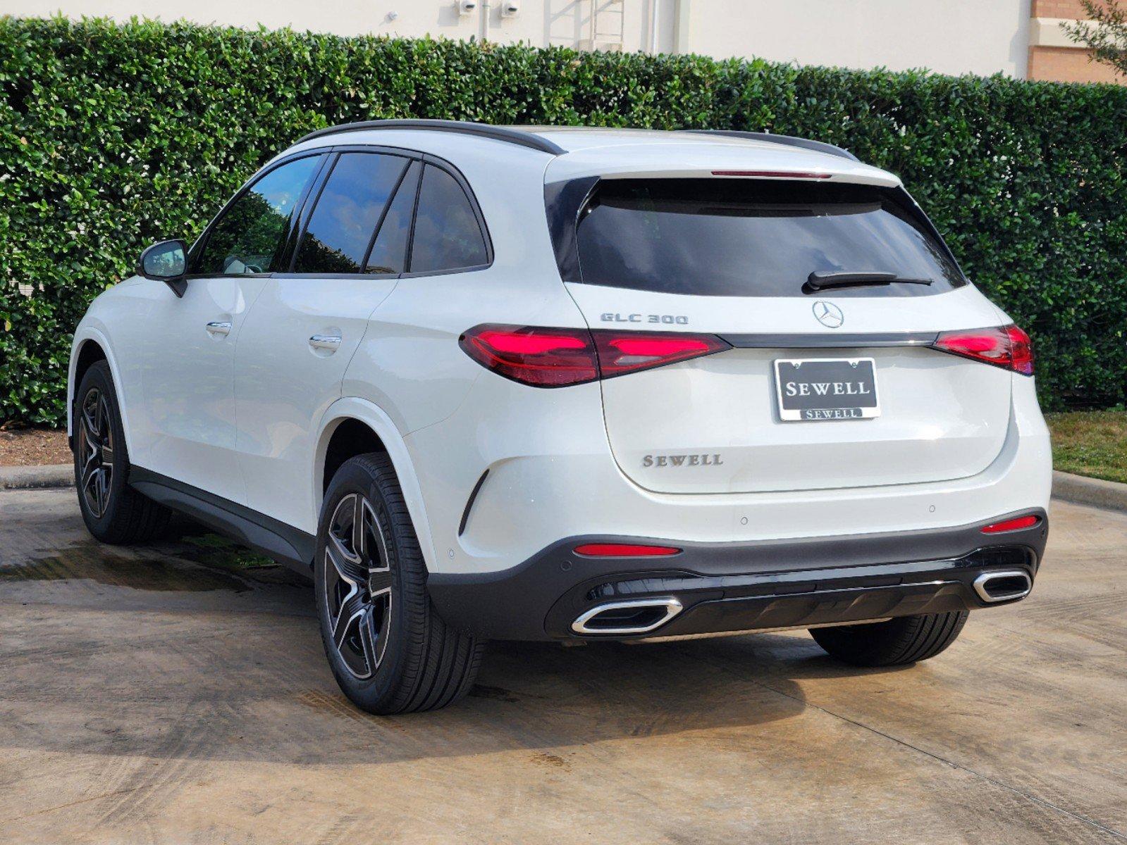 2025 Mercedes-Benz GLC Vehicle Photo in HOUSTON, TX 77079