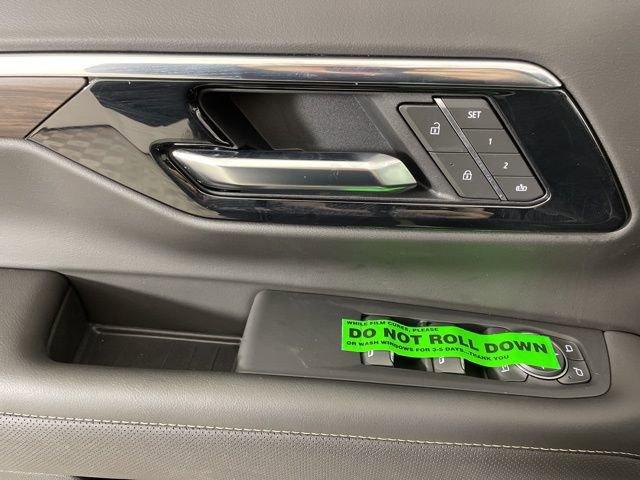 2025 Chevrolet Tahoe Vehicle Photo in PHOENIX, AZ 85014-3381