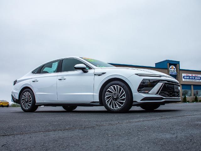 2024 Hyundai Sonata Hybrid Vehicle Photo in MADISON, IN 47250-1611