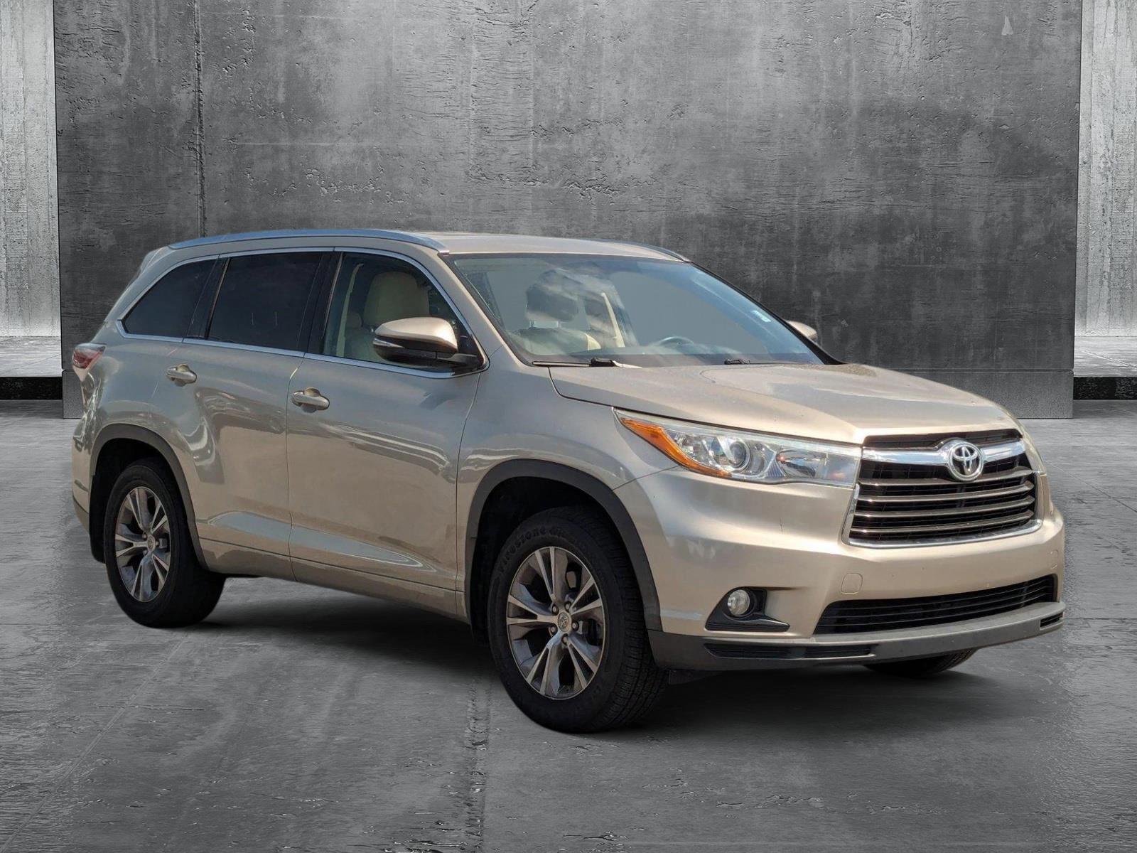 2015 Toyota Highlander Vehicle Photo in St. Petersburg, FL 33713