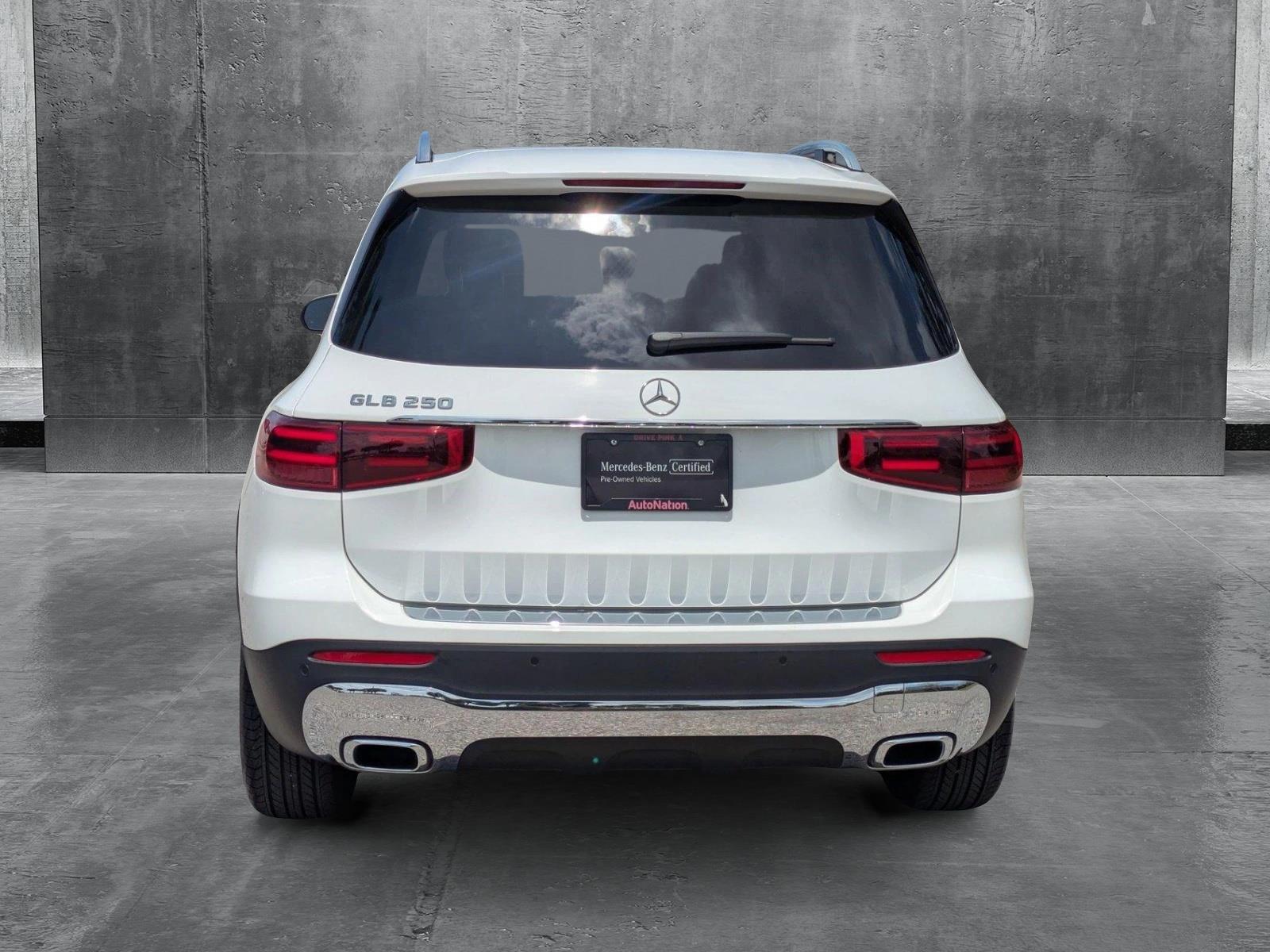 2025 Mercedes-Benz GLB Vehicle Photo in Sarasota, FL 34231