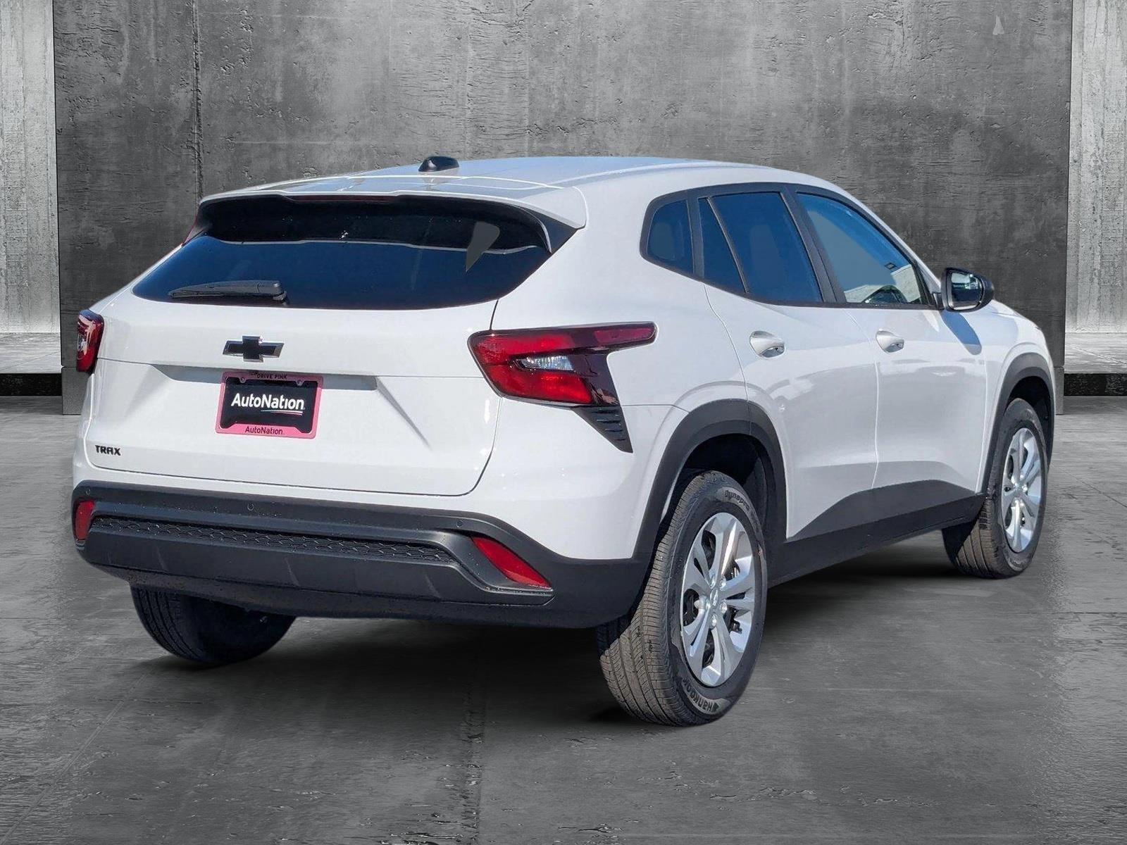 2025 Chevrolet Trax Vehicle Photo in VALENCIA, CA 91355-1705