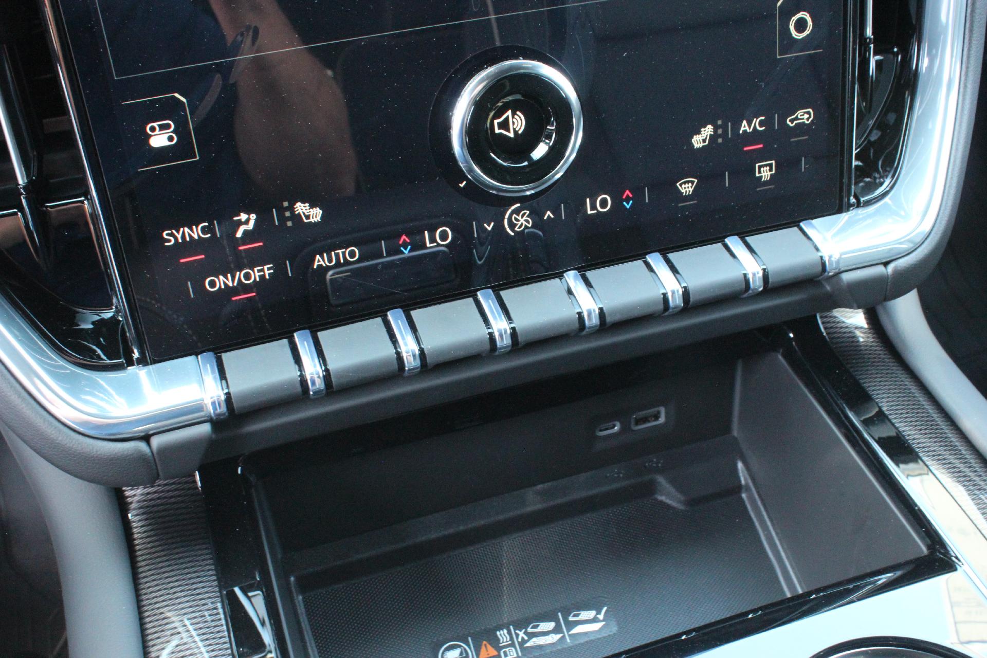 2025 GMC Yukon XL Vehicle Photo in AURORA, CO 80012-4011
