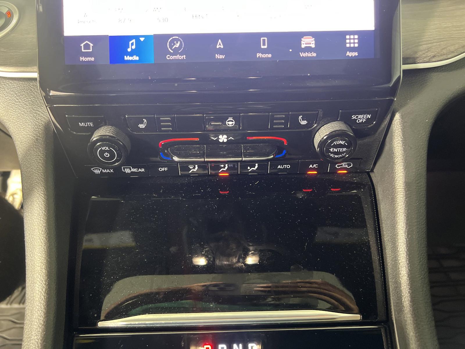 2024 Jeep Grand Cherokee L Vehicle Photo in GEORGETOWN, TX 78626-7508