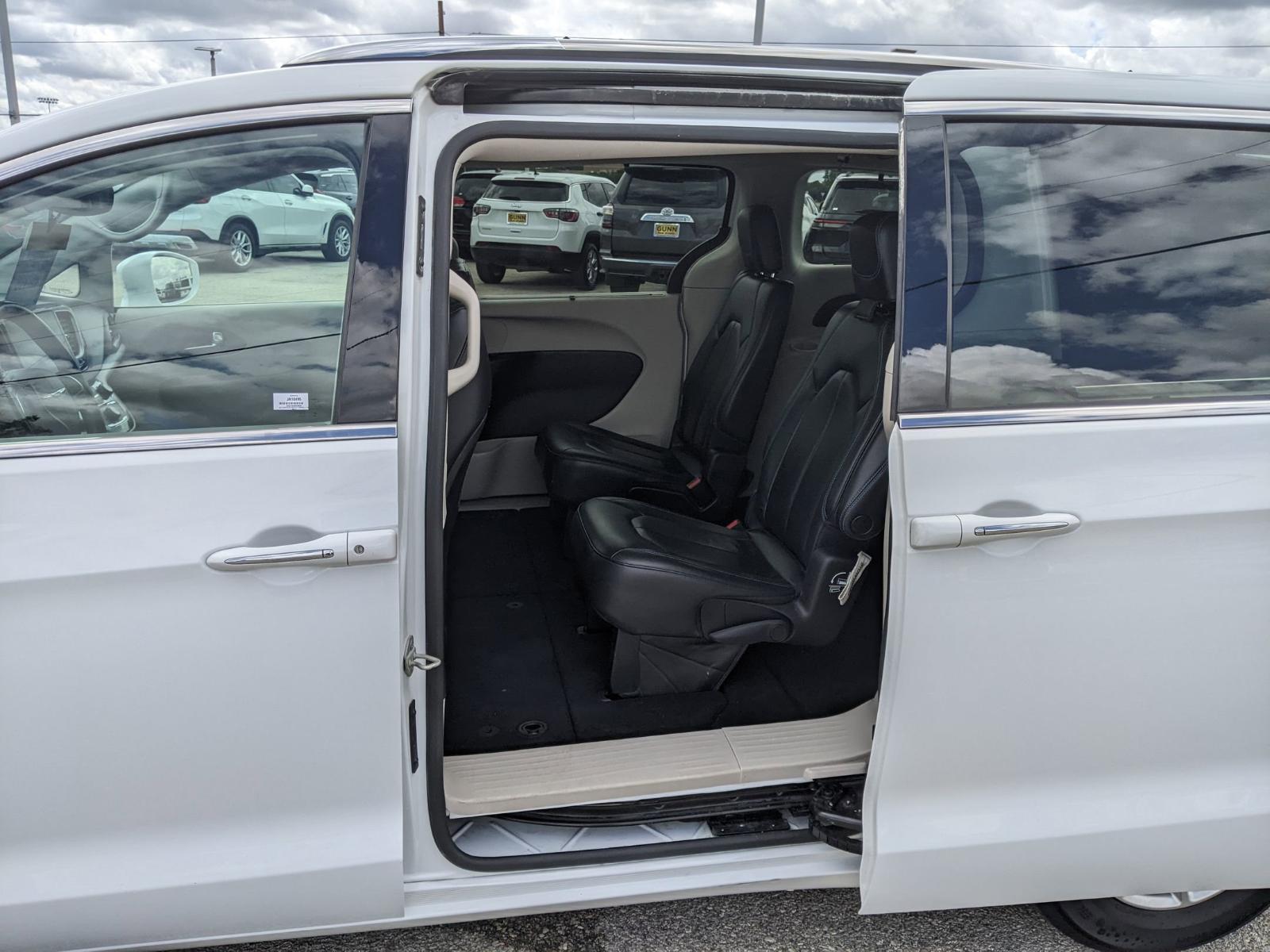 2021 Chrysler Pacifica Vehicle Photo in Seguin, TX 78155