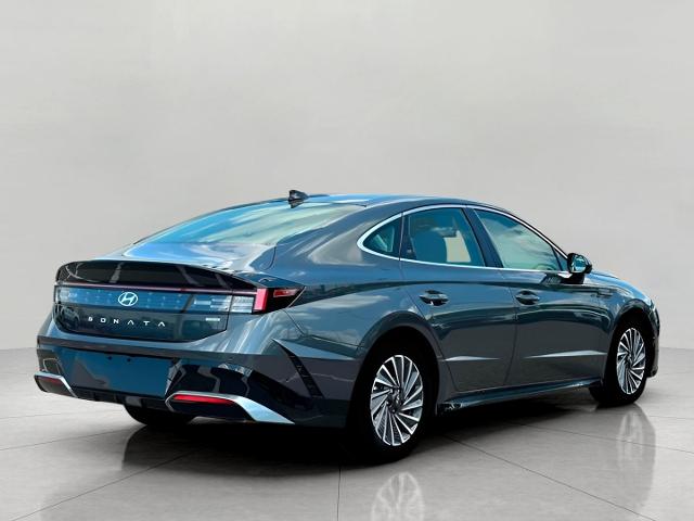 2025 Hyundai SONATA Hybrid Vehicle Photo in Green Bay, WI 54304