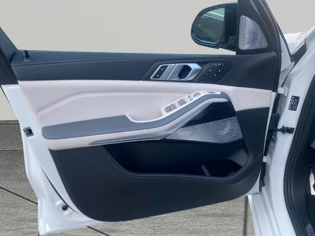 2024 BMW X7 Vehicle Photo in APPLETON, WI 54914-8833