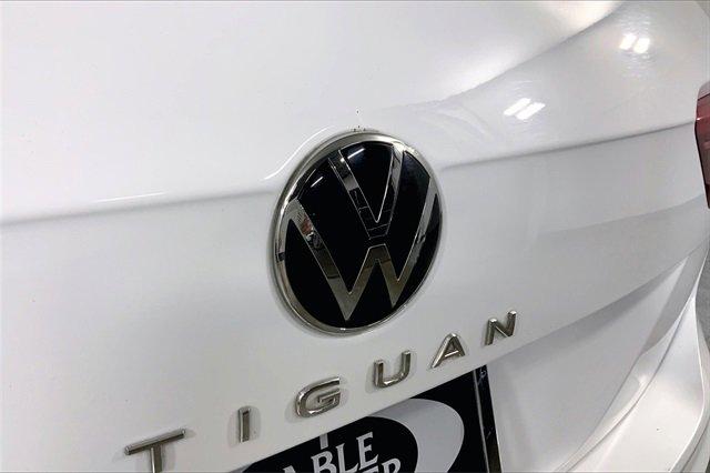 2024 Volkswagen Tiguan Vehicle Photo in KANSAS CITY, MO 64114-4502