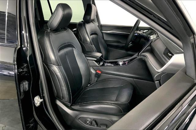 2023 Jeep Grand Cherokee Vehicle Photo in Kansas City, MO 64114